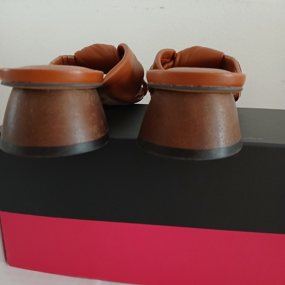 Vince Camuto Women's Tan Slide Sandals Multiples Size M NEW $35 - Picture 3 of 13